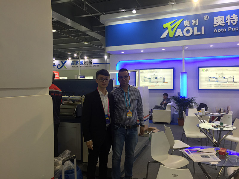 立式覆膜机会展